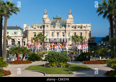 Casinò di Monte Carlo nel principato di Monaco sulla Riviera Francese lungo la costa mediterranea. Foto Stock