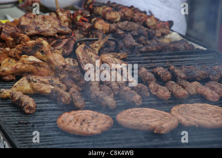 Tradizionale misto di carne alla griglia, Bucarest, Romania Foto Stock