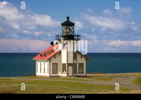 CALIFORNIA - punto Cabrillo faro sulla costa del Pacifico nord di Mendocino nel punto Cabrillo Light State Historic Park. Foto Stock