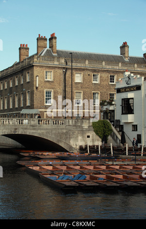 Sterline ormeggiato sul fiume Cam a Cambridge Regno Unito Foto Stock
