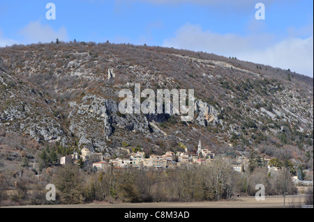 Nesque Gorges Canyon villaggio di Monieux in inverno - Vaucluse - Provence - France Foto Stock