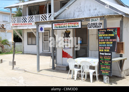 Patricia la cucina, Laguna Street, San Pedro, Ambergris Caye (aka La Isla Bonita), barriera corallina, Belize, dei Caraibi e America centrale Foto Stock