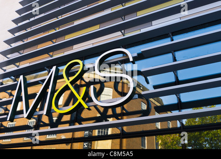 Marks & Spencer negozio di fronte al Cavallino Rampante Street a Norwich, Norfolk, Inghilterra. Foto Stock