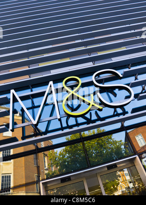 Marks & Spencer negozio di fronte al Cavallino Rampante Street a Norwich, Norfolk, Inghilterra. Foto Stock