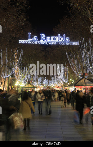 Le luci di Natale su Las Ramblas di Barcellona, Spagna Foto Stock