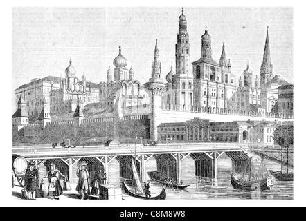 Il Kremlin Moscow Russia fiume Moskva fortezza guglia ponte corbel guglia quadrato rosso Foto Stock