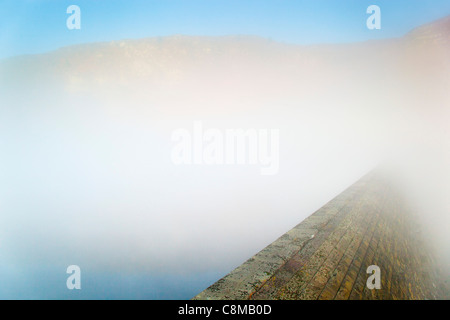 Elan valley; Caban Coch diga del serbatoio; la mattina presto; vicino a Rhayader; Galles Foto Stock