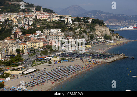 VIETRI SUL MARE E LA SPIAGGIA DI MARINA DI VIETRI ITALIA 18 Settembre 2011 Foto Stock