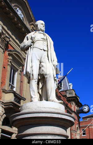 Statua di Sir Rowland Hill, Kidderminster, Worcestershire, Inghilterra, Europa Foto Stock