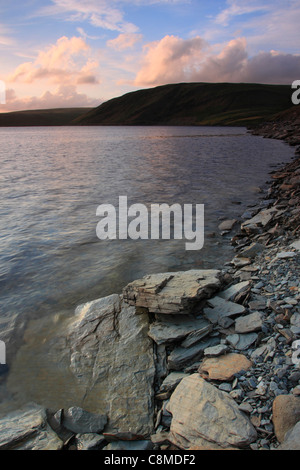 Crepuscolo presso Claerwen serbatoio, Elan Valley, POWYS, GALLES, Europa Foto Stock