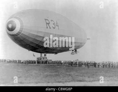 Lo sbarco di British dirigibile R-34 Foto Stock