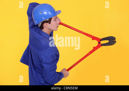 Tradesman tenere grandi clippers Foto Stock