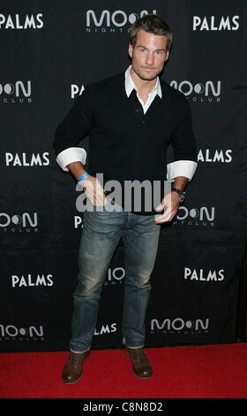 Brad Womack presso gli arrivi di Joe Manganiello ospita al Moon Nightclub, Palms Casino Resort Hotel Las Vegas NV, Ottobre 27, 2011. Foto di: James Atoa/Everett Collection Foto Stock