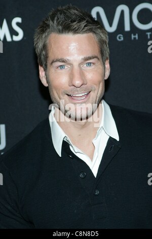 Brad Womack presso gli arrivi di Joe Manganiello ospita al Moon Nightclub, Palms Casino Resort Hotel Las Vegas NV, Ottobre 27, 2011. Foto di: James Atoa/Everett Collection Foto Stock