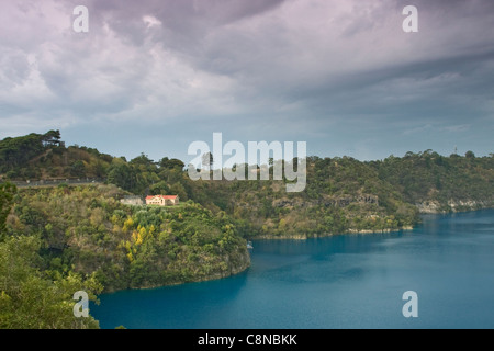 In Australia, in Sud Australia, Limestone Coast, Mount Gambier, vista lago blu Foto Stock