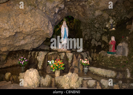 La cattedrale di Notre Dame de Lourdes Grotto, Bcharre, nel nord del Libano. Foto Stock