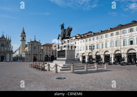 L'Italia, Piemonte, Torino, Piazza San Carlo, statua equestre del Duca Emanuele Filiberto di Savoia Foto Stock