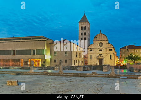 Il Forum, città mercato, situato di fronte alla chiesa e monastero di Santa Maria, Zara, Dalmazia, Croazia, Europa Foto Stock