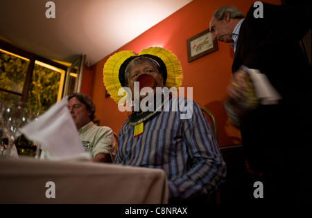 Cene di beneficenza a cui hanno partecipato il Capo Raoni l associazione la giungla Chief Raoni e Jean-Pierre Dutilleux Foto Stock