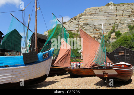 Hastings Regno Unito. Centro storico di barche da pesca sul display nel patrimonio marittimo trimestre East Sussex England Regno Unito GB Foto Stock