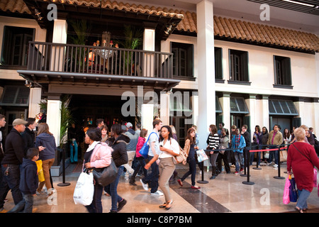 Hollister cambridge outlet galleria