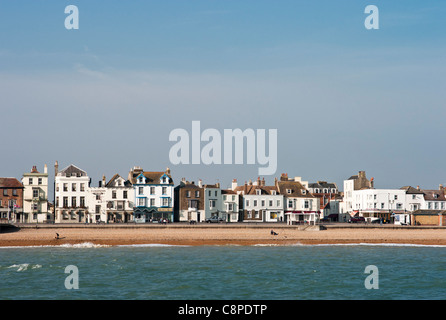 Il Lungomare, preso dal molo, trattare Kent REGNO UNITO Foto Stock