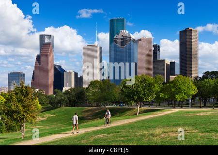 Lo skyline della città da Eleonora Tinsley Park, Houston, Texas, Stati Uniti d'America Foto Stock