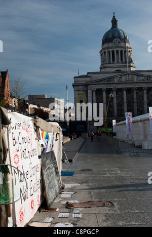 I manifestanti camp di occupare il movimento nella piazza del mercato di Nottingham, Inghilterra, Regno Unito. Foto Stock
