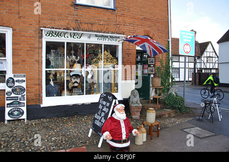 I Bygones antique & Gadgets Shop, High Street, Needham Market, Suffolk, Inghilterra, Regno Unito Foto Stock