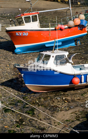 Barche da pesca nel porto di Boscastle in Cornovaglia, England, Regno Unito Foto Stock