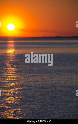 Europa orientale, Romania. tramonto sul mar nero vicino alla storica città portuale di Constanta. Foto Stock