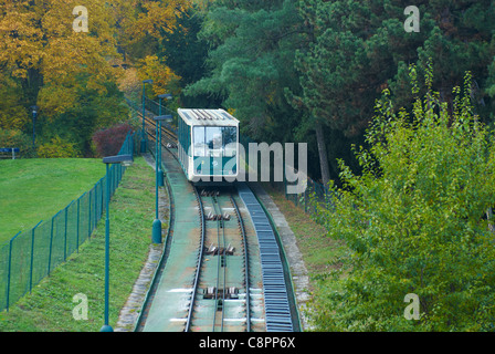 Funicolari, Petrin Hill in autunno, il castello di Praga, Repubblica Ceca Foto Stock