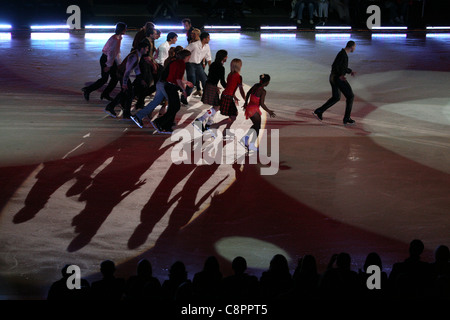 Re del ghiaccio. Ice show di russo il campione olimpico Evgeni Plushenko a Praga Repubblica Ceca in data 9 aprile 2009. Foto Stock