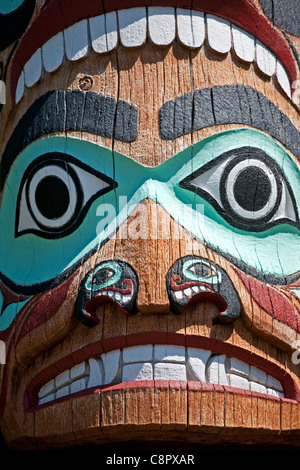 Dettaglio. Il totem pole. Saxman Totem Park. Ketchikan. L'Alaska. Stati Uniti d'America Foto Stock