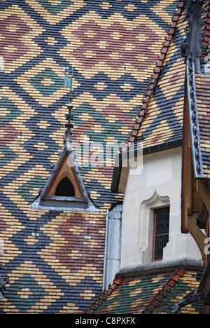 Francia, Borgogna, Beaune, Hotel Dieu (Hospices de Beaune), tegole del tetto Foto Stock