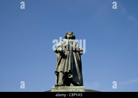 Beethoven monumento su Muenster square a Bonn in Renania settentrionale-Vestfalia, Germania, Foto Stock