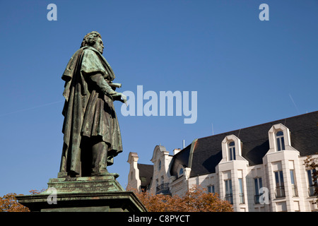 Beethoven monumento su Muenster square a Bonn in Renania settentrionale-Vestfalia, Germania, Foto Stock