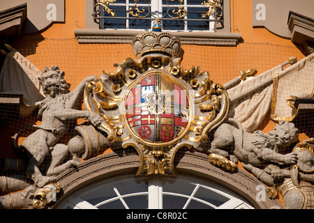 Stemma sulla porta della città Koblenzer Tor a Bonn in Renania settentrionale-Vestfalia, Germania, Foto Stock