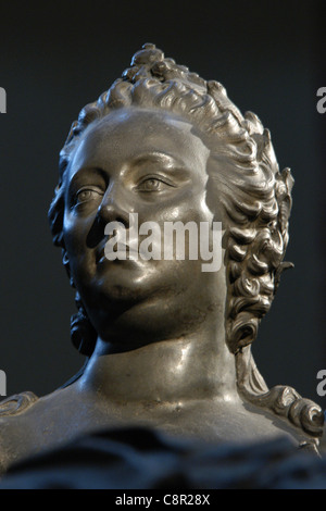 Busto dell'Imperatrice Maria Teresa d'Austria presso la sua tomba nella cripta imperiale di Vienna in Austria. Foto Stock