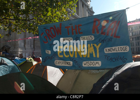 Anti-capitalista protestare vicino alla borsa di Londra Foto Stock