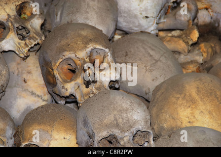 Napoli, Italia : Cimitero delle Fontanelle, teschi Foto Stock