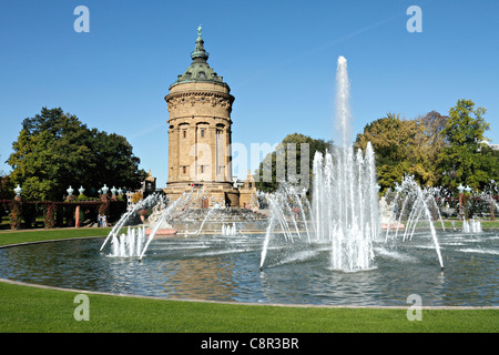 Mannheim Water Tower in Frederick Park, Manheim Baden Wurttemberg Germania Foto Stock