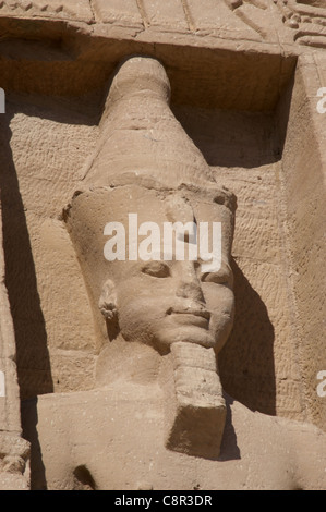 Il faraone Ramses II (1290-1224 a.C.). Nuovo Regno. Tempio di Hathor o piccolo tempio. Abu Simbel. L'Egitto. Foto Stock