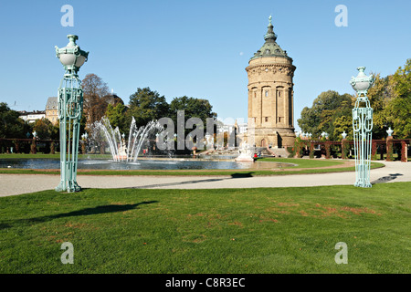 Acqua Torre di Federico Park, Mannheim Baden Wurttemberg Germania Foto Stock