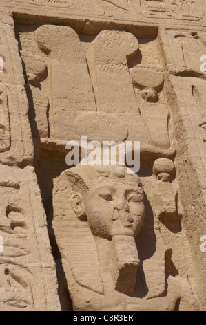 Il faraone Ramses II (1290-1224 a.C.). Nuovo Regno. Tempio di Hathor o piccolo tempio. Abu Simbel. L'Egitto. Foto Stock