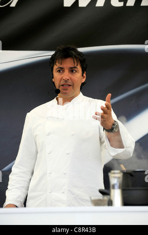 Chef celebrità Jean-Christophe Novelli conducendo una dimostrazione di cottura al gusto di Edinburgh Food Festival. Foto Stock