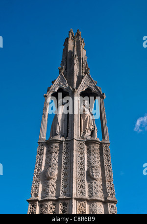 Un monumento vicino a Geddington, Northamptonshire, Regno Unito, eretto da re Edoardo 1 di Inghilterra alla memoria di sua moglie, la regina Eleonora. Foto Stock