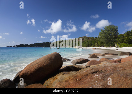 Massi di granito in riva ad Anse Lazio, Baie Sainte Anne district, Isola di Praslin, Seychelles, Oceano indiano, Africa Foto Stock