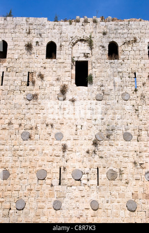 Parete del Burj es-Sabaa (Lion) torre risalente al periodo Mamluk, Tripoli, Libano. Foto Stock