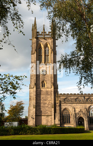 La Chiesa Parrocchiale di San Michele e Tutti gli angeli. Ashton Under Lyne, Tameside, Manchester, Inghilterra, Regno Unito Foto Stock